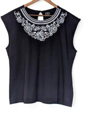 NWOT Cleo Petites Navy Embroidered Floral Cotton Top Cap Sleeve Keyhole Back